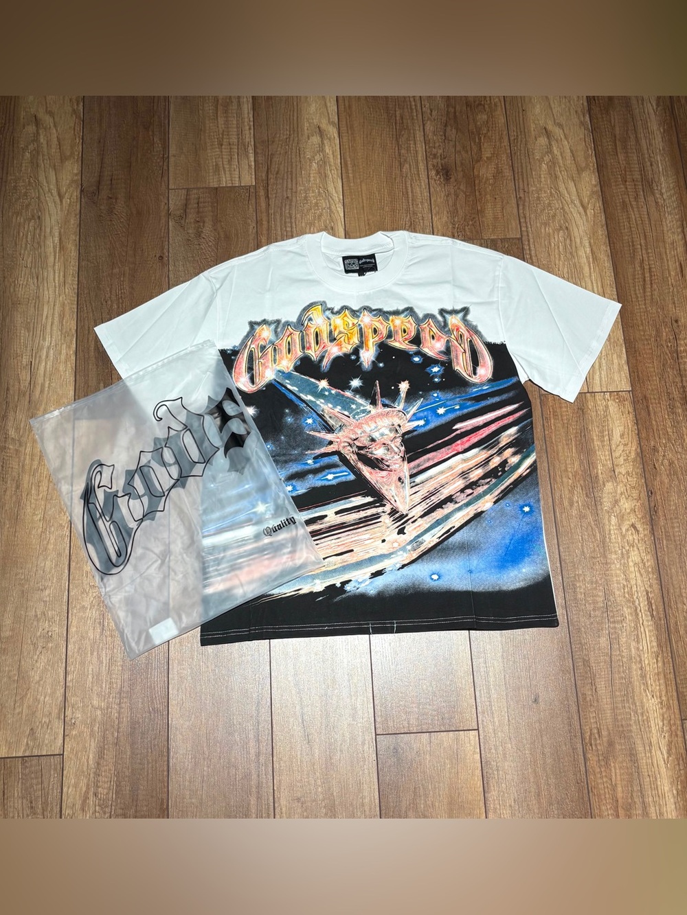 Goodspeed Galaxy Statue of Liberty White Graphic Tee Shirt Short Sleeve Mens NWT